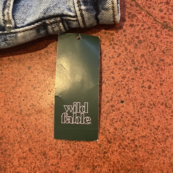 Dark wash denim shorts wild fable size 4 - Picture 3 of 4